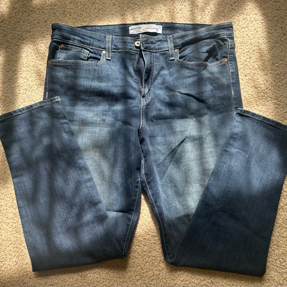 Signature BY Levi STRAUSS size 16 Women's mid rise Boyfriend Jeans - Medium Blue